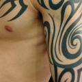 Schulter Tribal Sleeve tattoo von Van Tattoo Studio