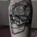 tatuaje Brazo Cráneo Abstracto por Ien Levin