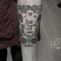 tatuaje Brazo Dotwork por Ien Levin