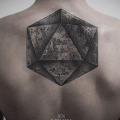 tatuaje Espalda Dotwork Abstracto por Ien Levin