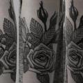 tatuaje Hombro Flor Dotwork por Ien Levin
