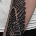 Arm Flügel tattoo von Art Force Tattoo