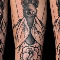 Arm Old School Fliege tattoo von Art Force Tattoo