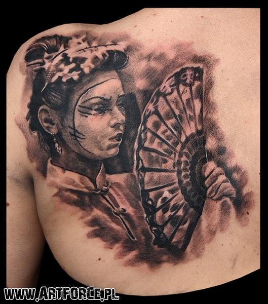 Tatuaggio Spalla Giapponesi Geisha di Art Force Tattoo