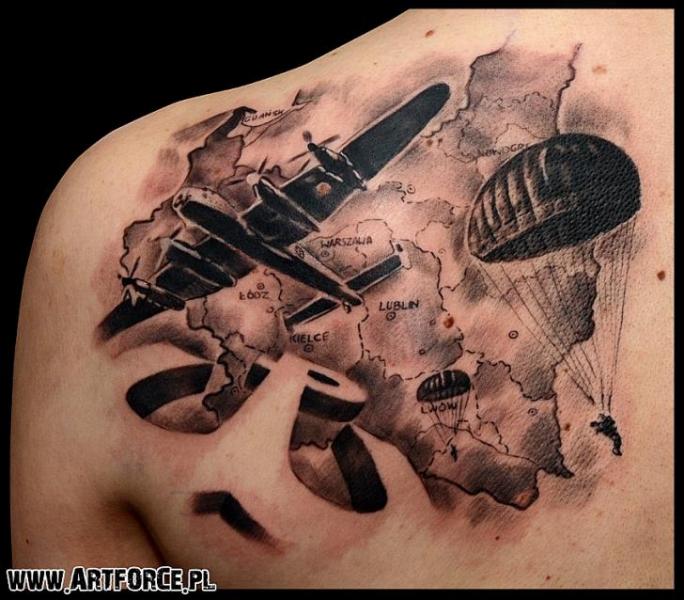 Tatuaje Hombro Realista Guerra por Art Force Tattoo