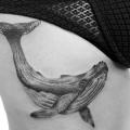 側面 クジラ タトゥー よって Art Force Tattoo