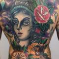 tatuaje New School Serpiente Flor Mujer Espalda por Filip Henningsson
