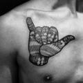 tatuaggio Petto Mano Tribali di Maverick Ink