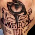 tatuaggio Scritte Mano Occhio di Maverick Ink
