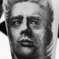 tatuaje Brazo Retrato Realista por Maverick Ink