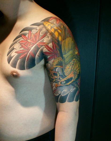 Tatuaje Hombro Japoneses Fénix por Maverick Ink