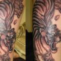 Arm Tiger tattoo von Blossom Tattoo
