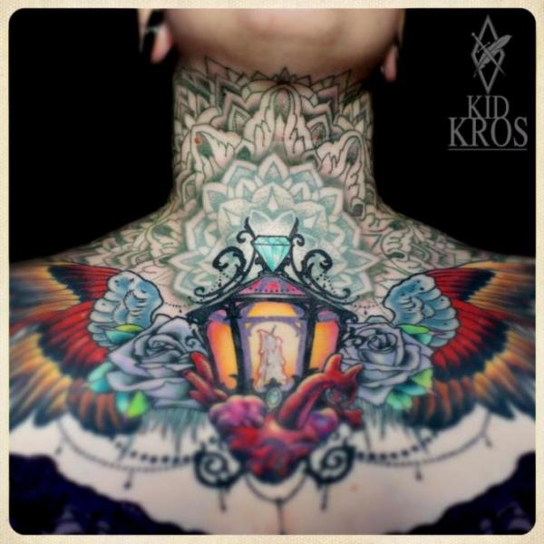 Tatuaje Lámpara Alas Pecho por Kid Kros