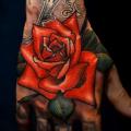 tatuaje Flor Mano Rosa por Kid Kros