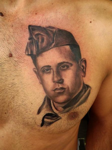 Tatuaje Retrato Realista Pecho por Next Level Tattoo