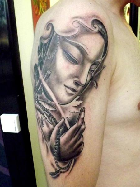Tatuaje Hombro Religioso por Next Level Tattoo