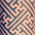 tatuaje Brazo Dotwork Geométrico por Tattoo Frequency