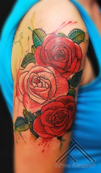Tatuaggio Spalla Fiore di Tattoo Frequency