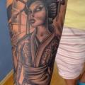 tatuaje Brazo Fantasy Geisha por Yusuf Artik Tattoo Studio