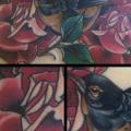 Blumen Vogel tattoo von Into You Tattoo