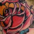 New School Blumen Nacken tattoo von Front Line Tattoo