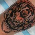 tatuaje Tigre Muslo por Front Line Tattoo