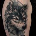 tatouage Épaule Loup par Black Star Studio