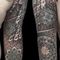 tatouage Épaule Dotwork Sleeve Mandala par Black Star Studio