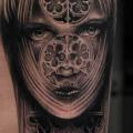 Schulter Fantasie Porträt tattoo von Mumia Tattoo