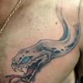 tatuaje Hombro Serpiente Pecho por Hyperink Studios