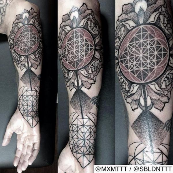 Tatuaje Brazo Dotwork Abstracto por MXM