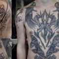 Brust Bauch Dotwork Motte tattoo von MXM