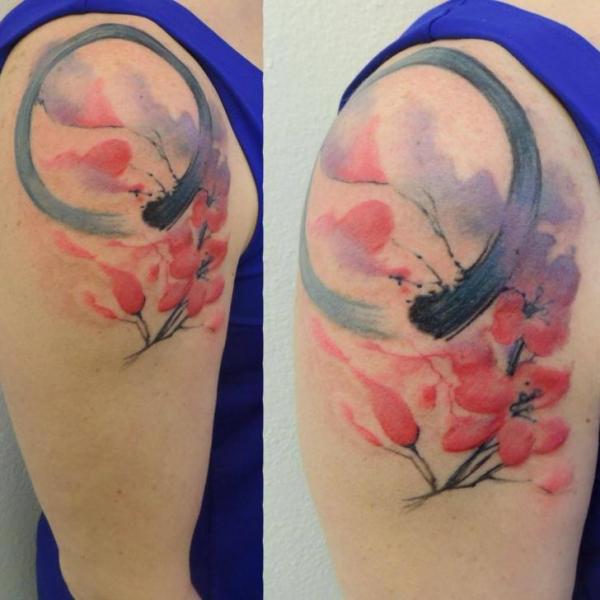 Schulter Blumen Aquarell Tattoo von Firefly Tattoo