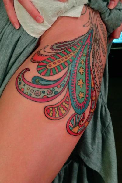 Tatuaje Muslo Abstracto por Firefly Tattoo