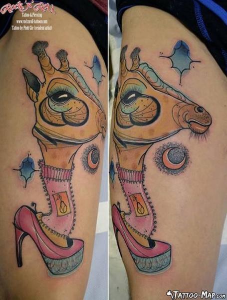 Fantasie Schuh Giraffe Oberschenkel Tattoo von Rock n Roll
