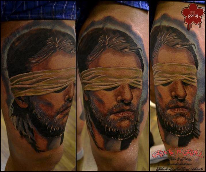 Tatuaż Realistyczny Niewidomy Udo przez Rock n Roll