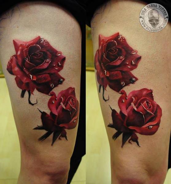 Tatuaje Realista Flor Rosa Muslo por Rock n Roll