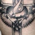 Schulter Herz Crux tattoo von Tattoo B52
