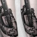 tatuaje Brazo Corazon Daga por Endorfine Studio