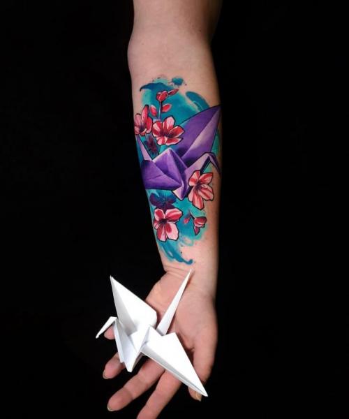 Tatuaggio Braccio Fiore Origami di Endorfine Studio