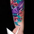 รอยสัก แขน ดอกไม้ origami โดย Endorfine Studio