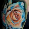 Schulter Arm Blumen Rose tattoo von Endorfine Studio
