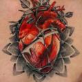 Herz Brust tattoo von Endorfine Studio