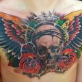 Brust Totenkopf Flügel tattoo von Endorfine Studio