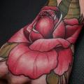 tatouage Fleur Main Rose par Endorfine Studio