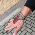 Realistische Blumen Hand tattoo von Endorfine Studio