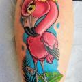 Flamingo Oberschenkel tattoo von Endorfine Studio