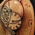 Shoulder Clock tattoo by Xoïl