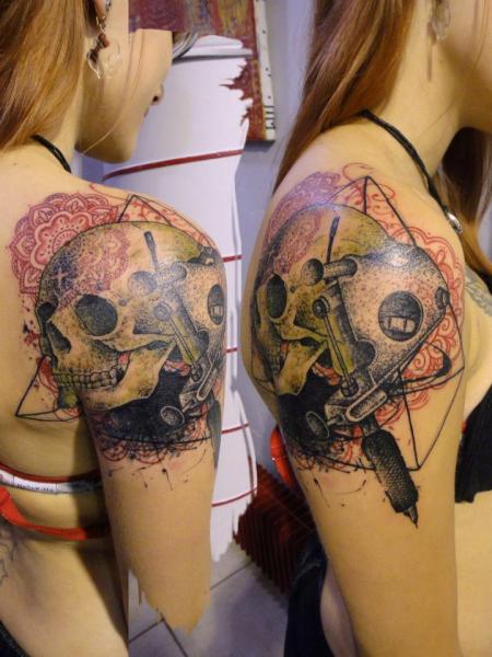 Schulter Totenkopf Tattoo Maschine Tattoo von Xoïl