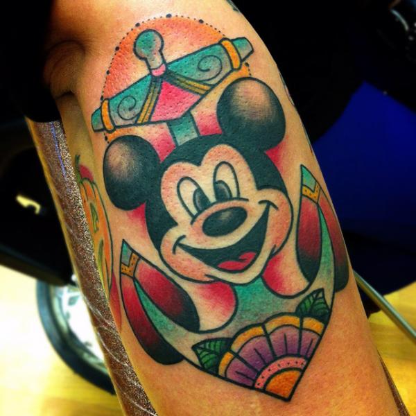 Tatuagem New School Mickey Mouse Âncora por Alex Strangler